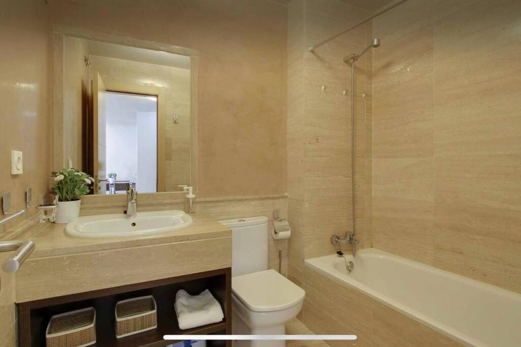 Апартаменты Pacifico P4 - Bonito Apartamento Con Piscina & Parking, Playa A 100 Metros Малага Экстерьер фото